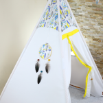 łapacz snów pióra na namiocie tipi dla dzieci