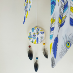 łapacz snów pióra z girlandą