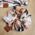 gumka do włosów scrunchie z printem w kwiaty vintage