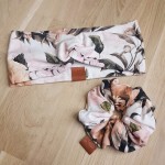 opaska na głowę z pasującą do niej gumką scrunchie ze wzorem kwiaty vintage