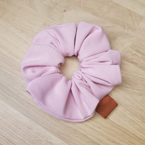 gumka do włosów scrunchie z dzianiny w pudrowym różu