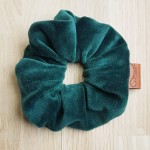 Gumka scrunchie do włosów welur zieleń butelkowa