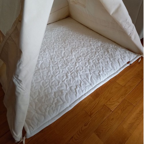 namiot tipi dla dzieci z kwadratową matą