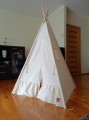 namiot tipi dla dzieci z falbaną i koronką do pokoju